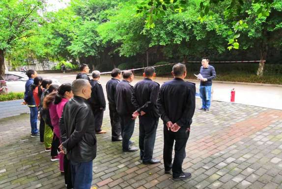 公司在大佛小区举行例行消防演习